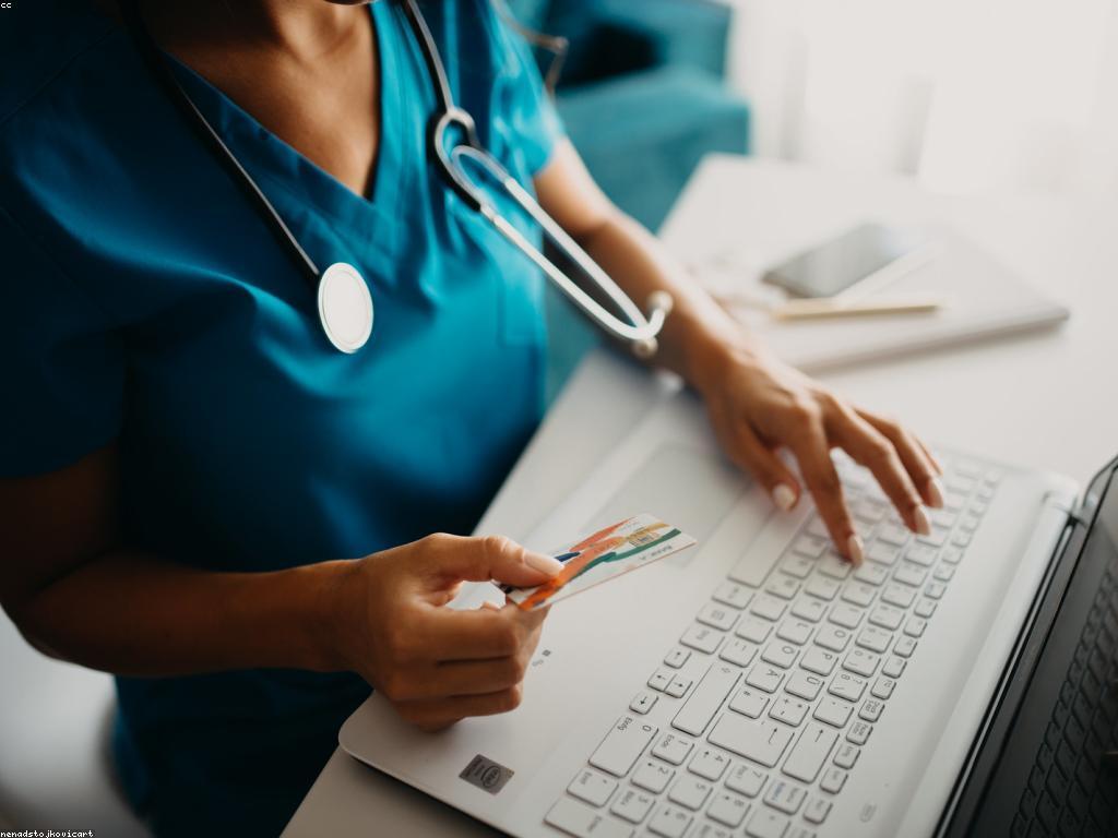 គ្រូបង្រៀនអំពីវិធីបង់ប្រាក់បច្ចុប្បន្ន