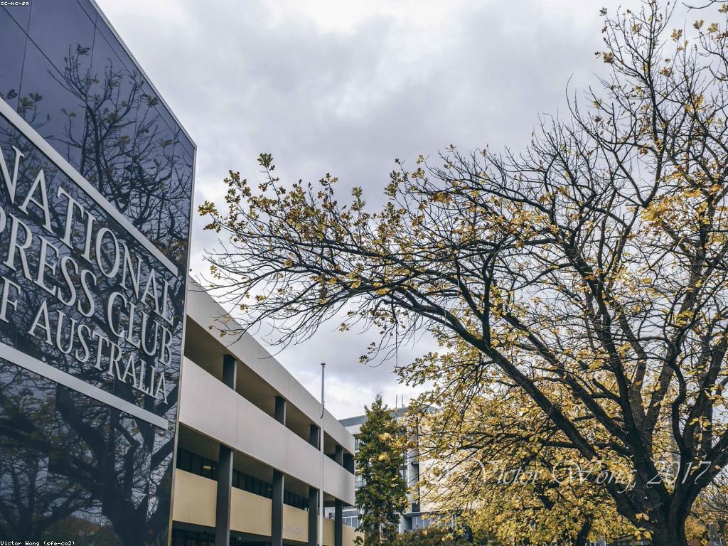 ការពិចារណា និង ព័ត៌មាន៖ ជំនួយសម្រាប់ការធ្វើចរិត