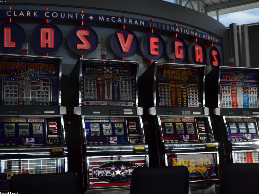 គ្រូបង្រៀនអំពីការបង់ប្រាក់ក្នុងកាស៊ីណូស្លូត