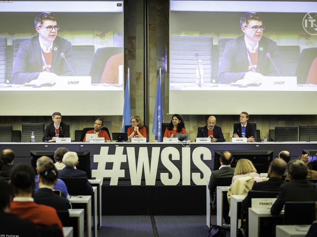 ការពិចារណា និង ព័ត៌មាន: ការបញ្ជូនគំនិតថ្មីឱ្យសង្គម