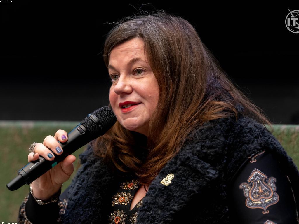 ការពិចារណា និង ព័ត៌មាន: ជំនាញក្នុងការបំភ្លឺនិងការបោះពុម្ភ